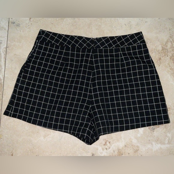 Atmosphere ● Black and White Plaid Pleated Mini Skort ● Y2K - Picture 2 of 2